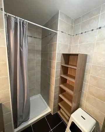 Lune D'argent Avec Vue Sur La Montagne *