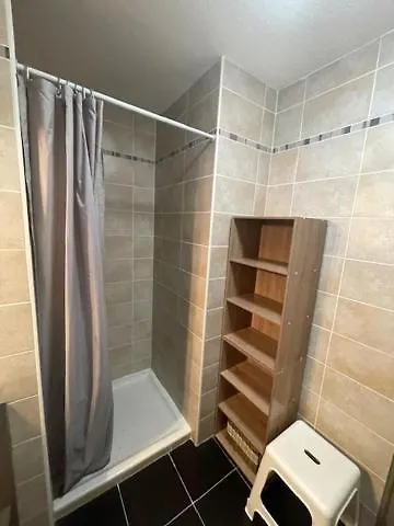 Lune D'argent Avec Vue Sur La Montagne *